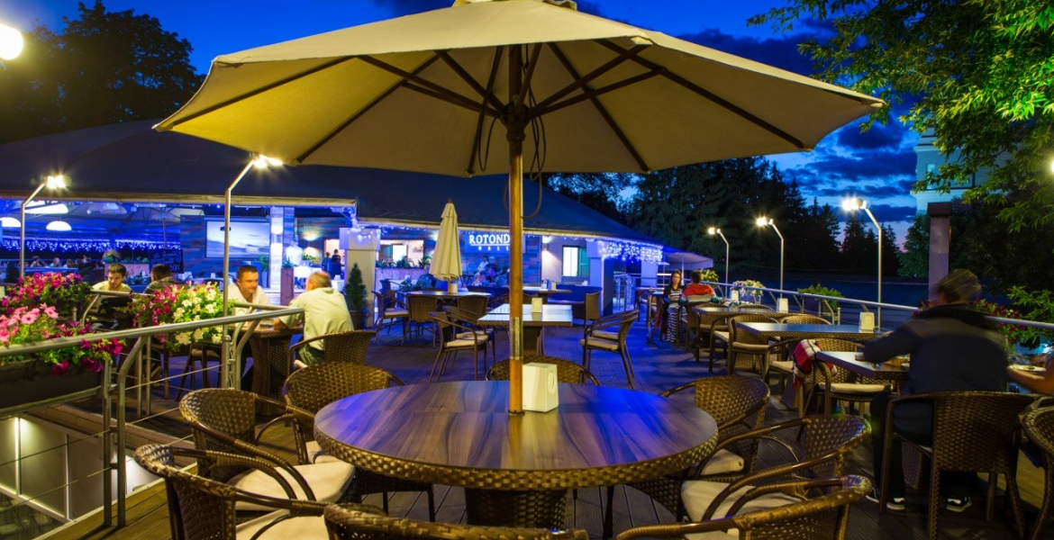 Restaurant Rotonda Hall - Summer veranda under the dome