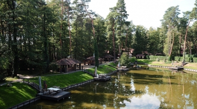 Fishing lodges, cottages and a hotel